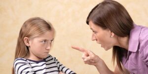 رفتار های اشتباه کودکان و برخورد صحیح والدین